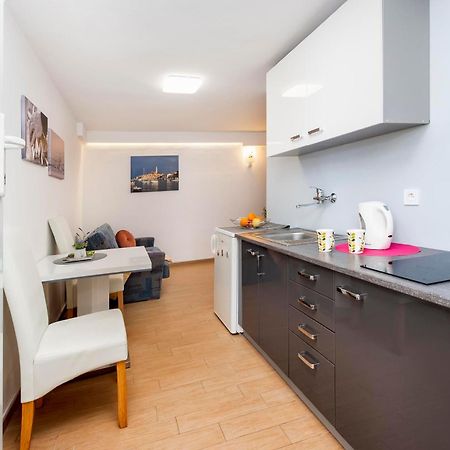 Apartments And Room Silvana Rovinj Dış mekan fotoğraf