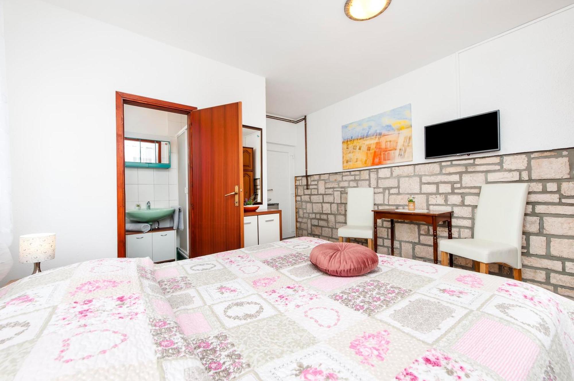 Apartments And Room Silvana Rovinj Dış mekan fotoğraf
